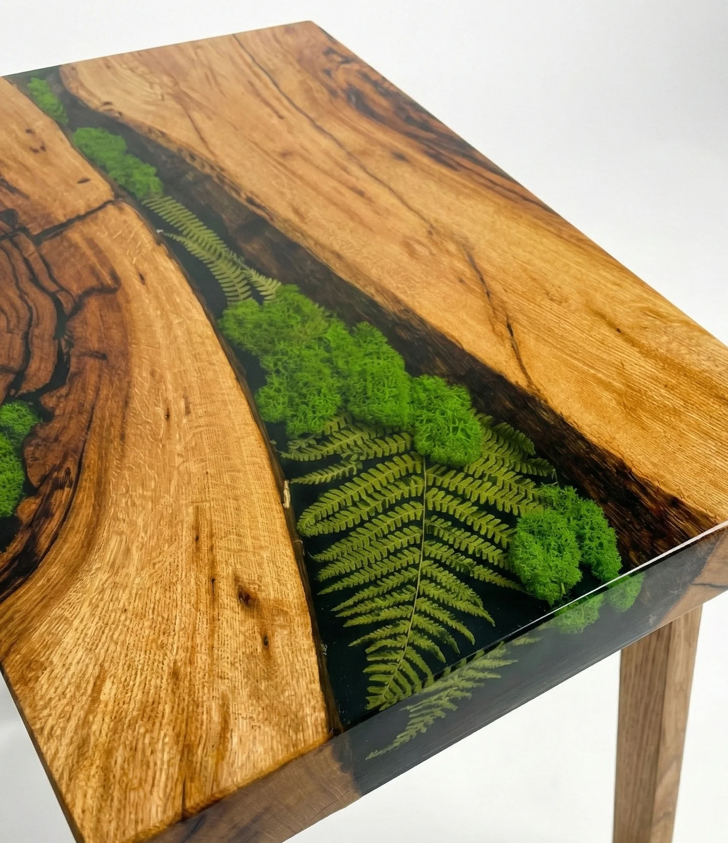 stolik kawowy typu river table z żywicą