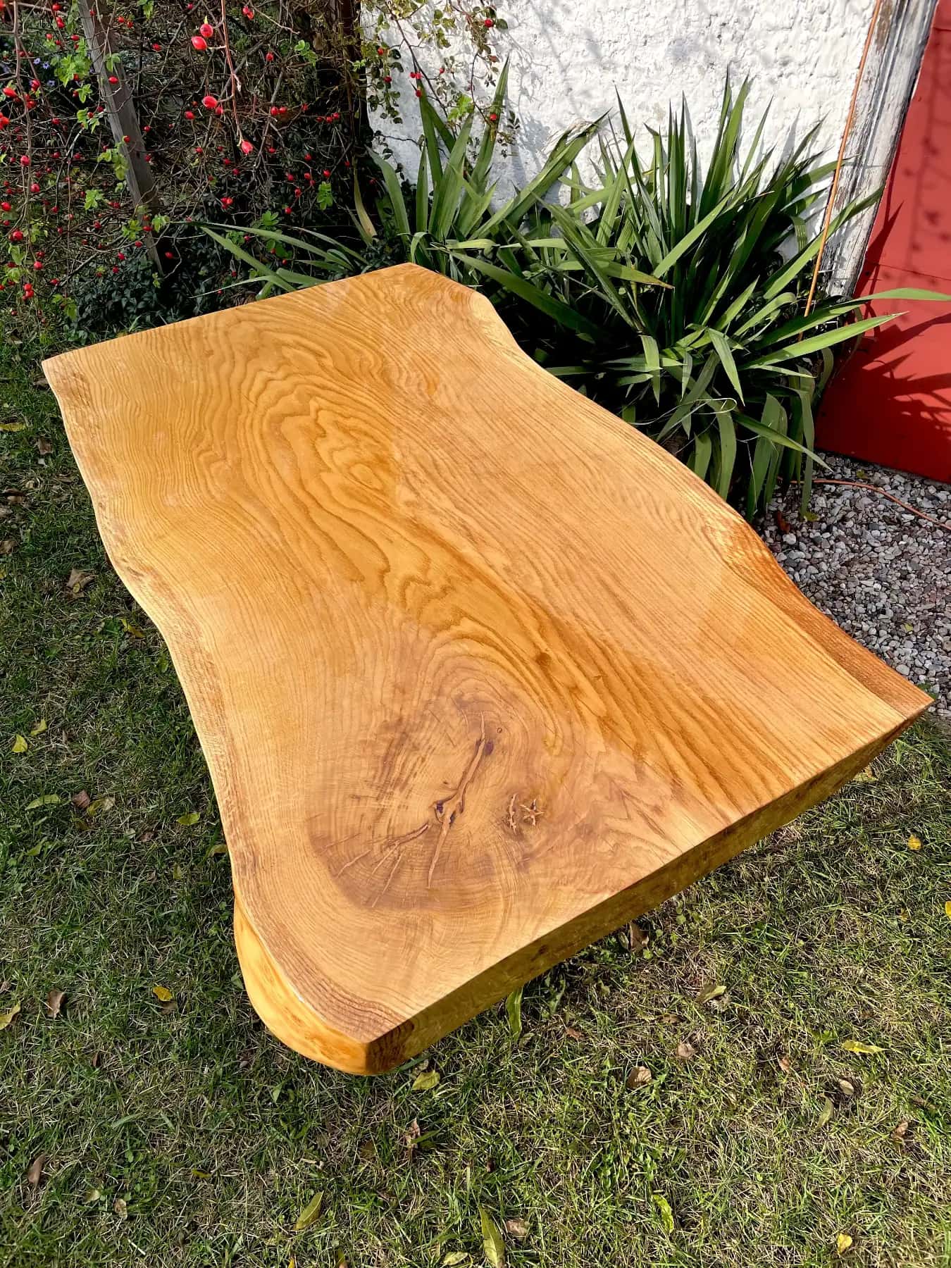 Stolik kawowy "Lewitujący monolit"