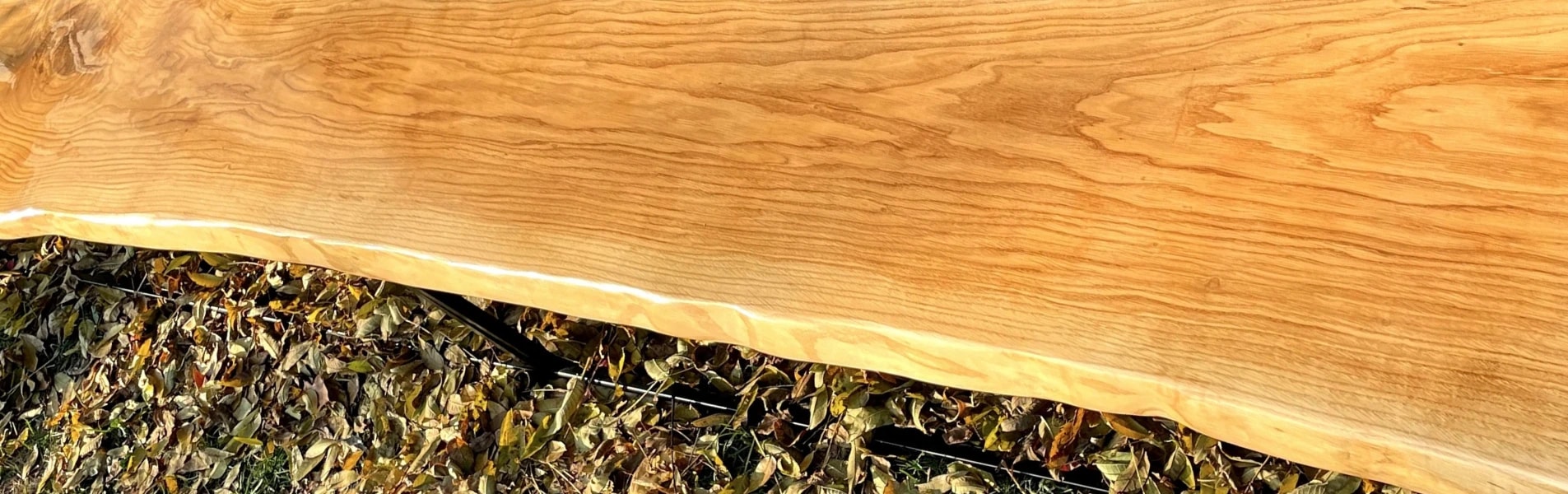 przybliżenie na deskę dębową szafki rtv