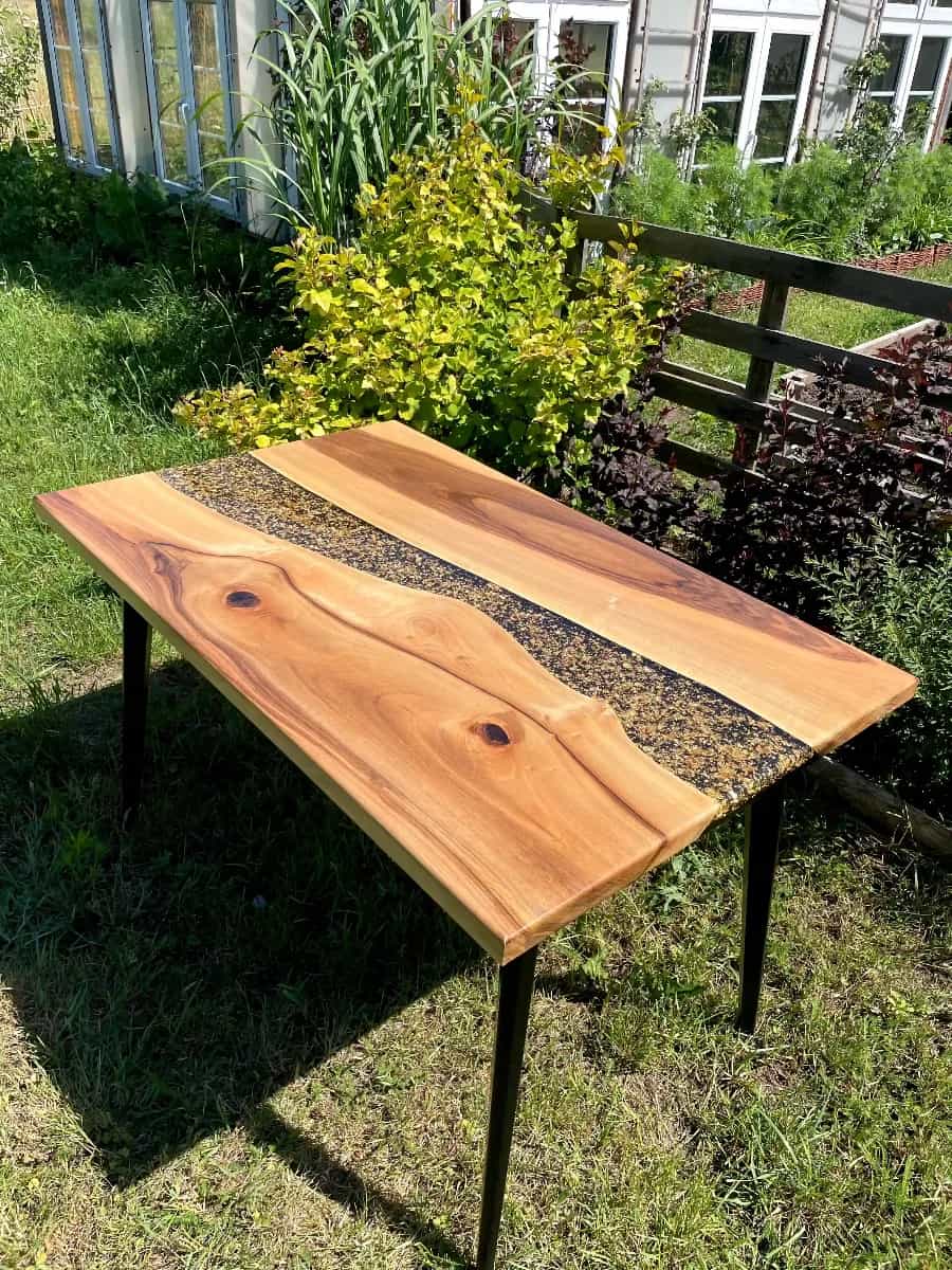 Stół jadalniany "Złote a skromne"