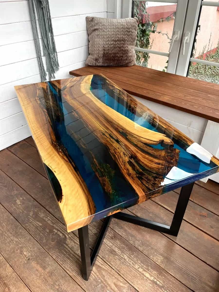 Stolik kawowy "Orzechowa głębia"