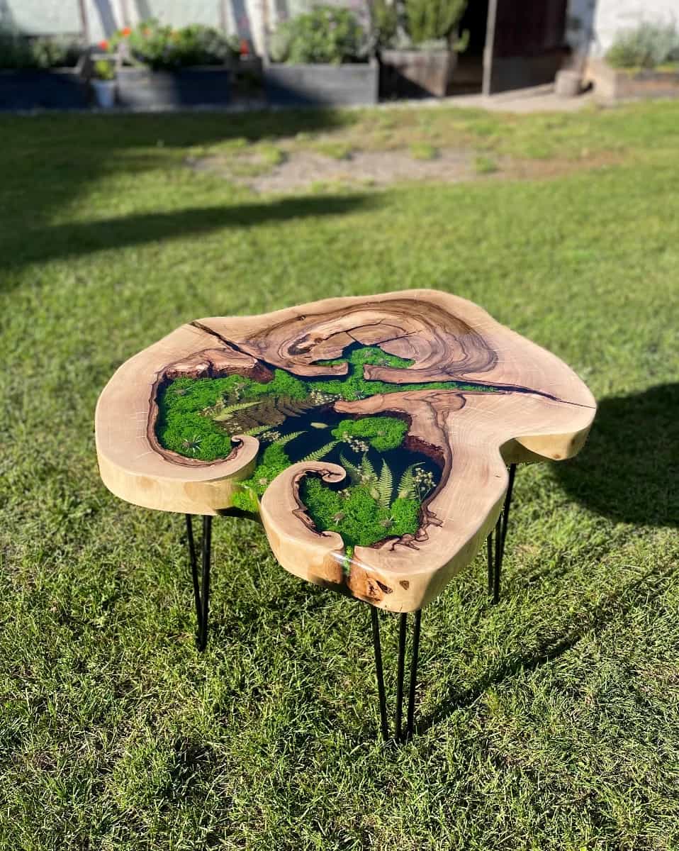 Stolik kawowy "Orzechowa łąka II"