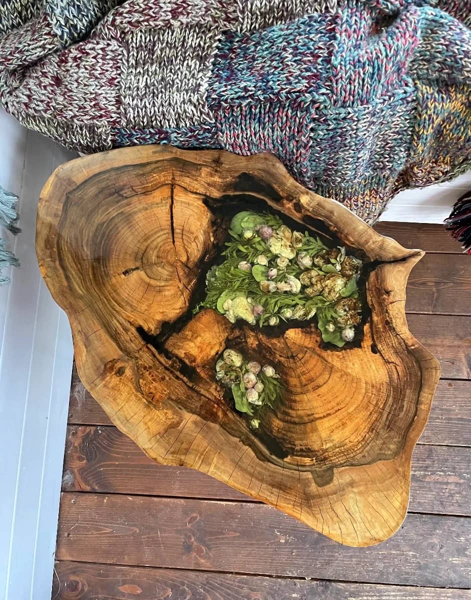 Stolik kawowy "Orzechowy ślub"