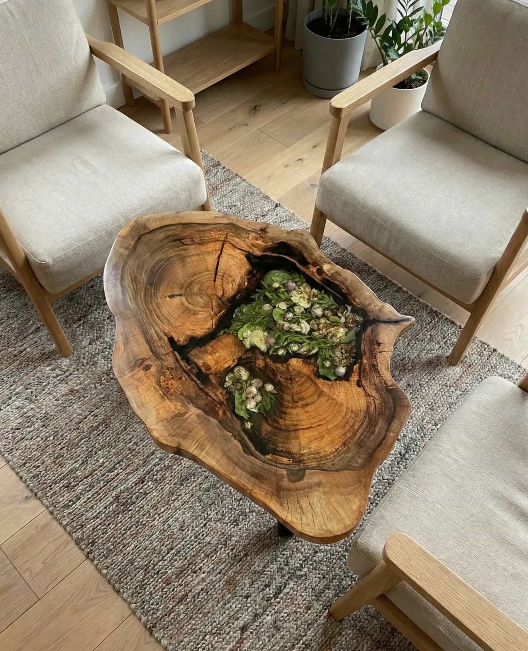 Stolik kawowy "Orzechowy ślub"