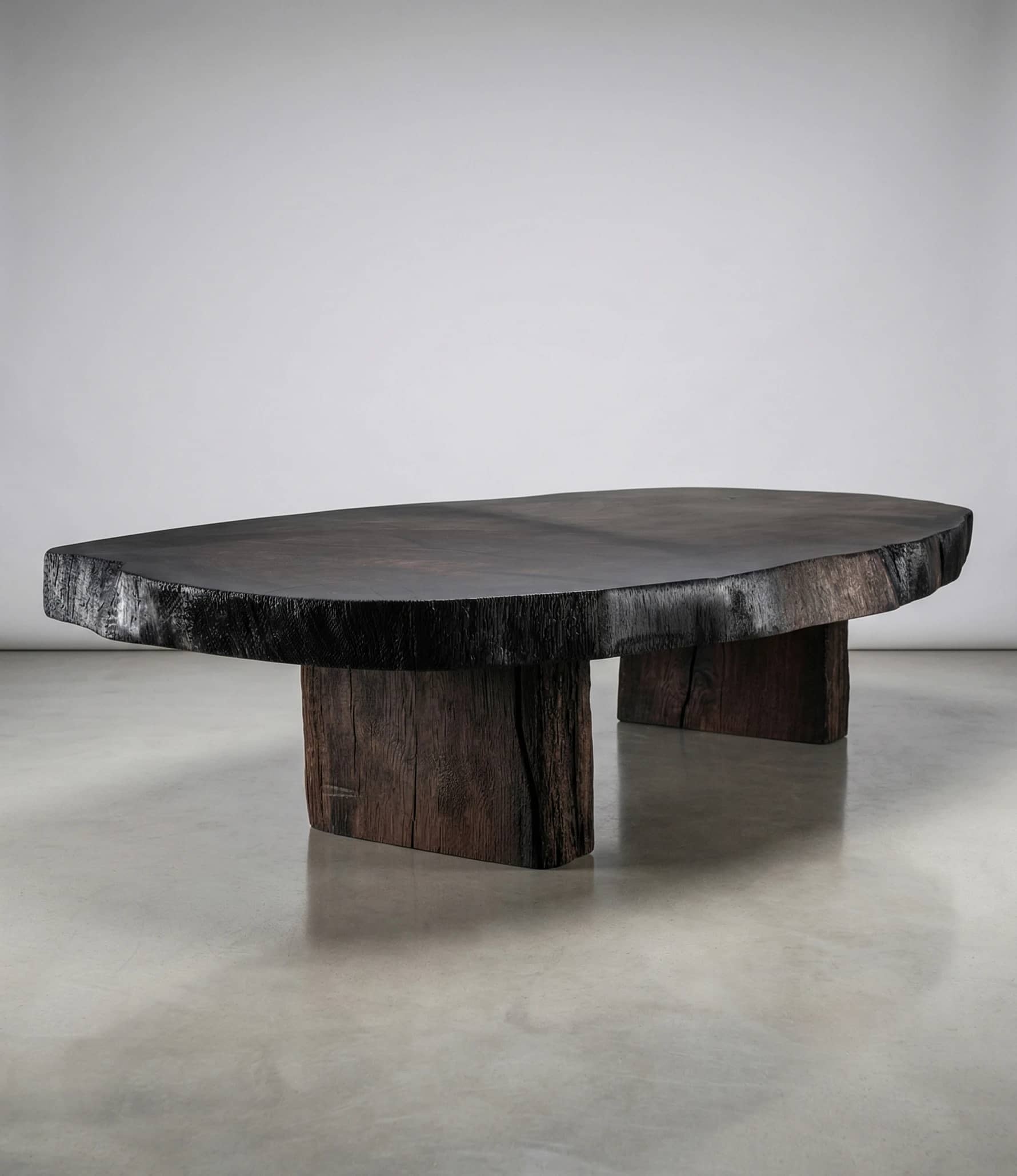 stolik kawowy do salonu - duży stolik z czarnego dębu i żywicy w matowym lakierze z monolitu i plastrów dęba