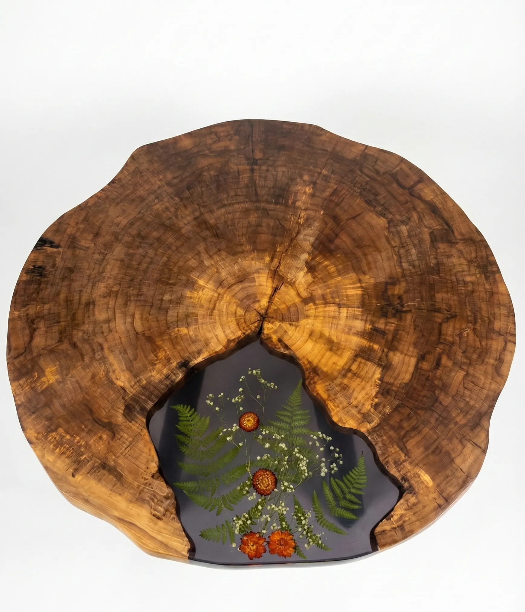 stół jadalniany z plastra topoli z roślinami zatopionymi w żywicy epoksydowej