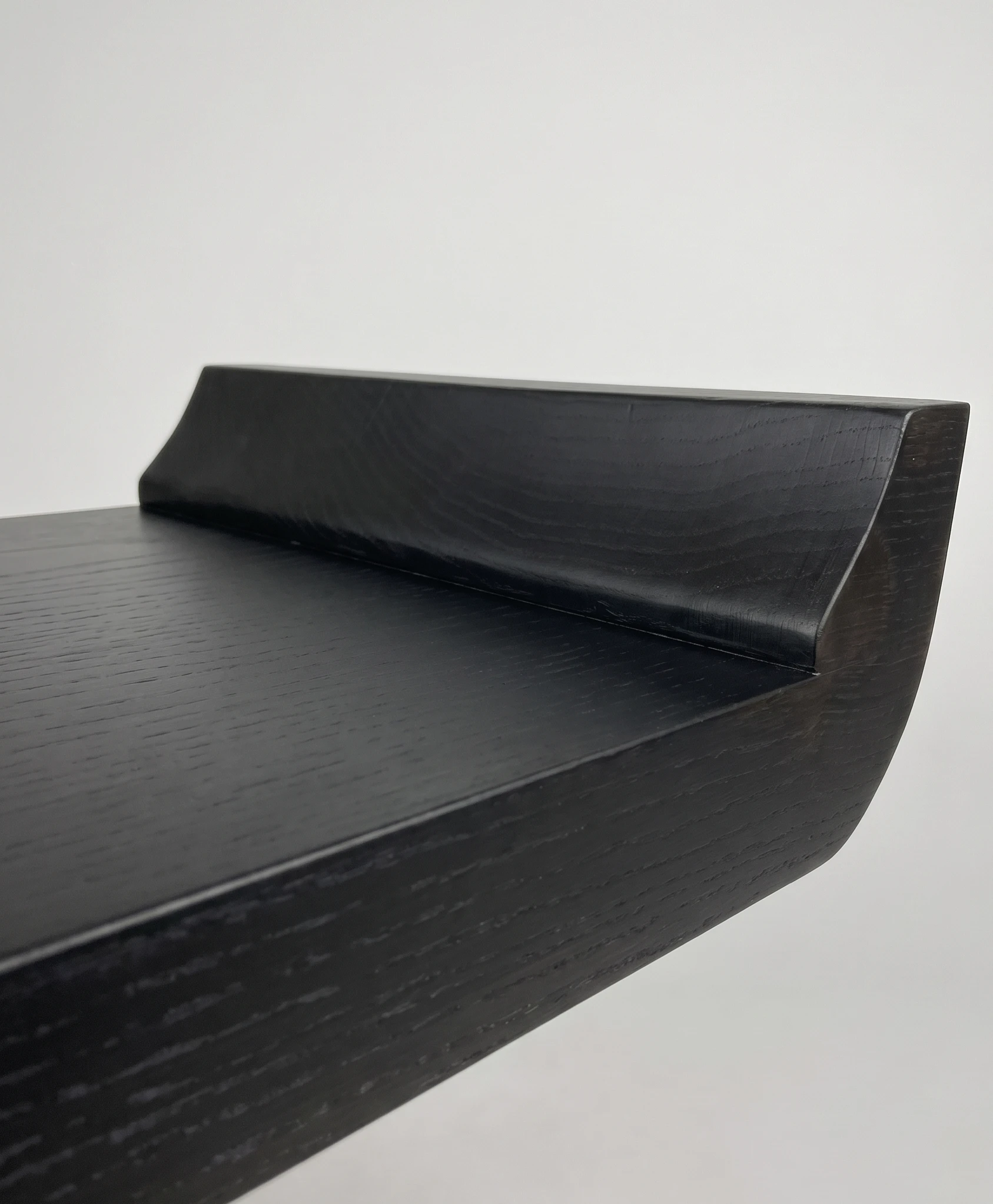 ława drewniana styl art deco grecki detale blat z monolitu lite drewno dębowe lity dąb z rzeźbieniem w drewnie