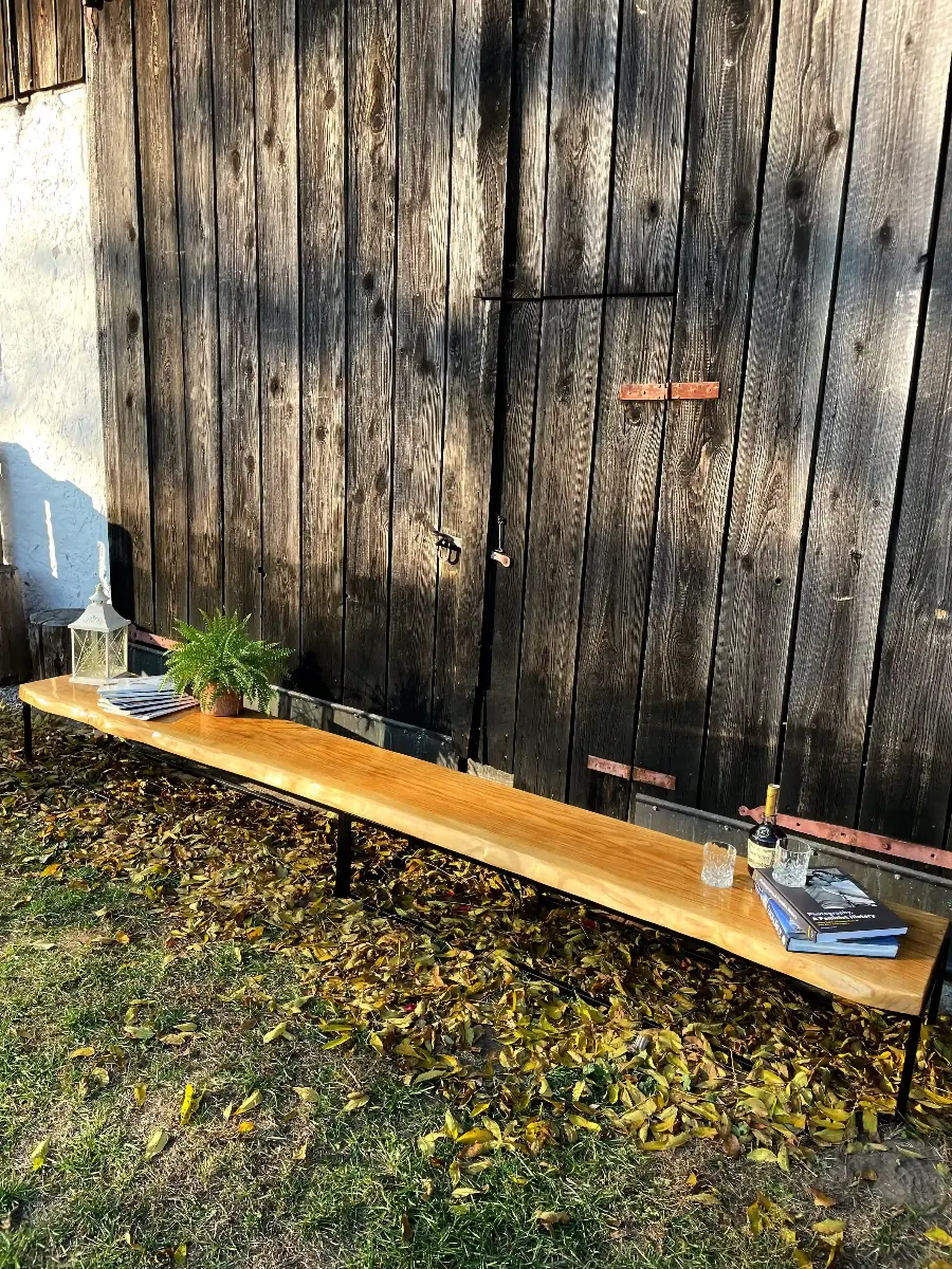 industrialna szafka pod telewizor wykonana z deski dębowej