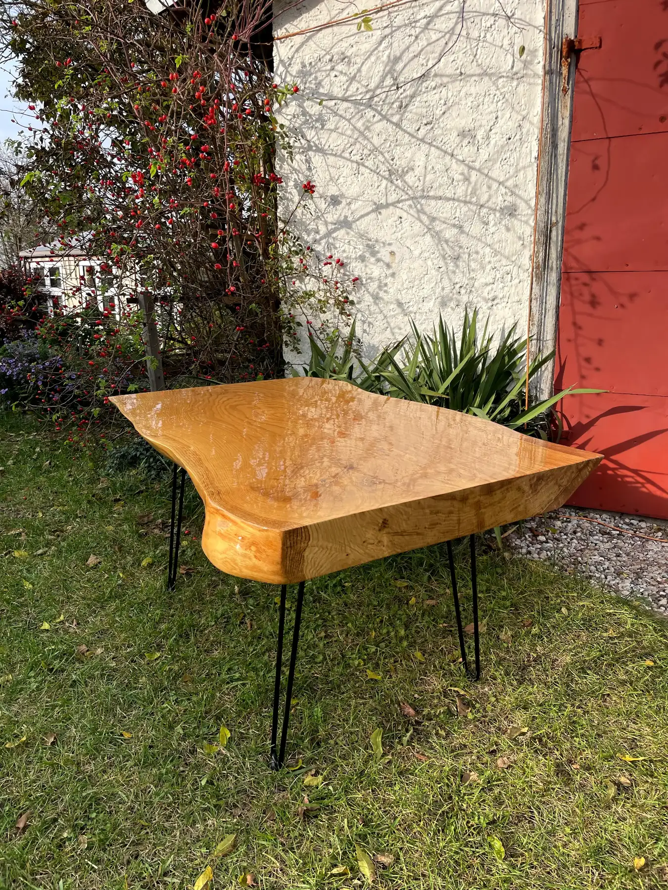 dębowy stolik kawowy wykonany z monolitu